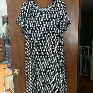 LuLaRoe Monochrome Graphic Dress